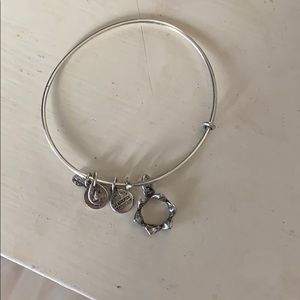 Alex and Ani Queens Crown expandable wire bangle